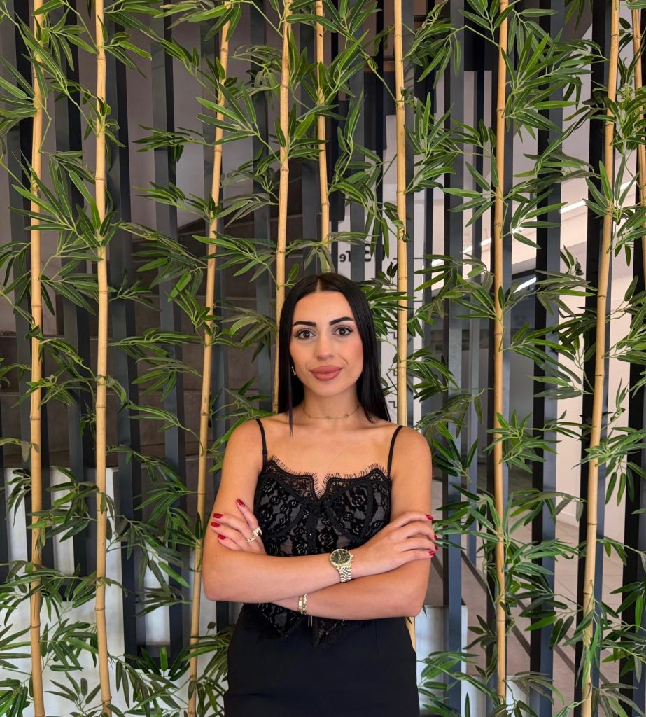 Büşra Korkmaz – Hasta Koordinatörü ve Klinik Yönetimi